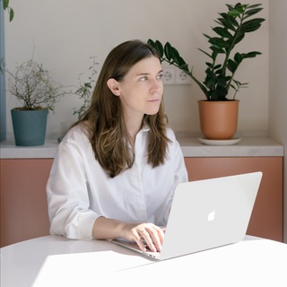 КРИС ПЕЧАТАЕТ...