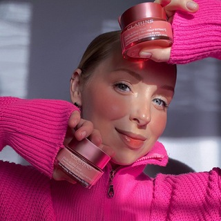 СЧАСТЬЕ НЕ В ПОМАДЕ