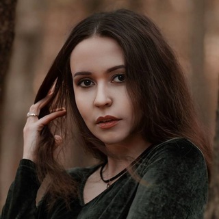 ЛИАНА • RED LIPS WOLF EYES