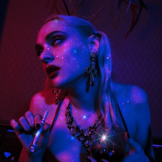 СТРАННАЯ ДЕВИЦА