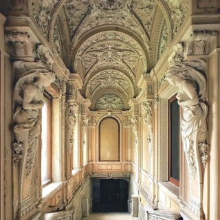 УЮТНАЯ ПАРАДНАЯ