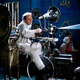 КИНОМЕХАНИК ПЕРЕЕХАЛ НА КИНОКИ