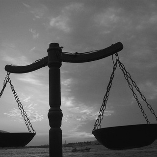 МЛАДШИЙ ПОЭТ ЮСТИЦИИ