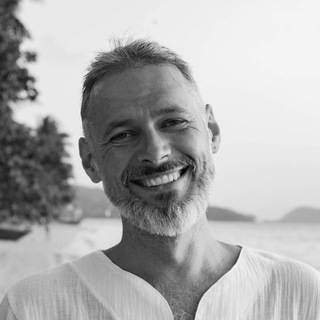 ЧУВСТВУЯ ЖИЗНЬ С А.ХО