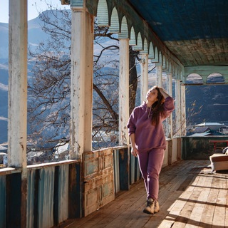 ОПЯТЬ УЕХАЛА