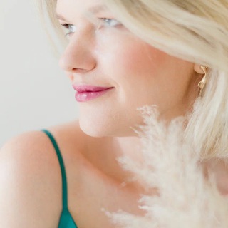 ОЛЛИ СМИРНОВА