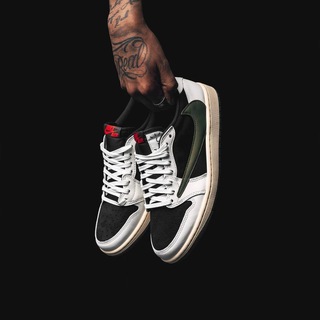 SNKRSTOWN