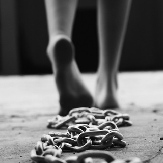 ДИВАННАЯ МЫСЛИТЕЛЬНИЦА (18+)