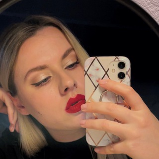 RED LIPS ARE MY RELIGION 