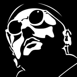 ОДЕТ АККУРАТНО. БОРОДА ЧЕРНАЯ