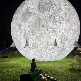 МАЛЫШ ИЛОН НА ЛУНЕ