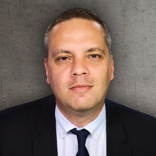 МИЛОВ. КОМАНДА