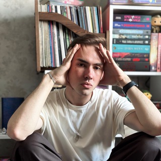 ВИТ ЧТО-ТО ЧИТАЕТ