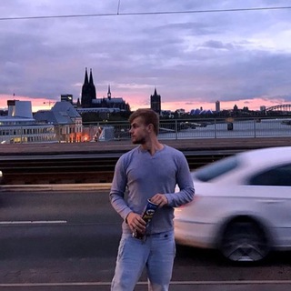 КОВАЛЬ ЗАРОБЛЯЄ