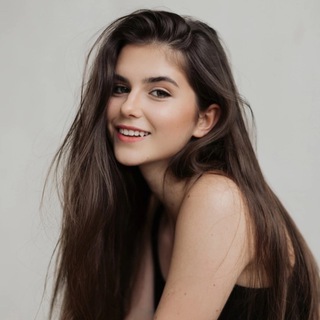 ЖИЗНЬ С ПОЛЛИ