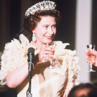 EVERYBODY LOVES DIANA